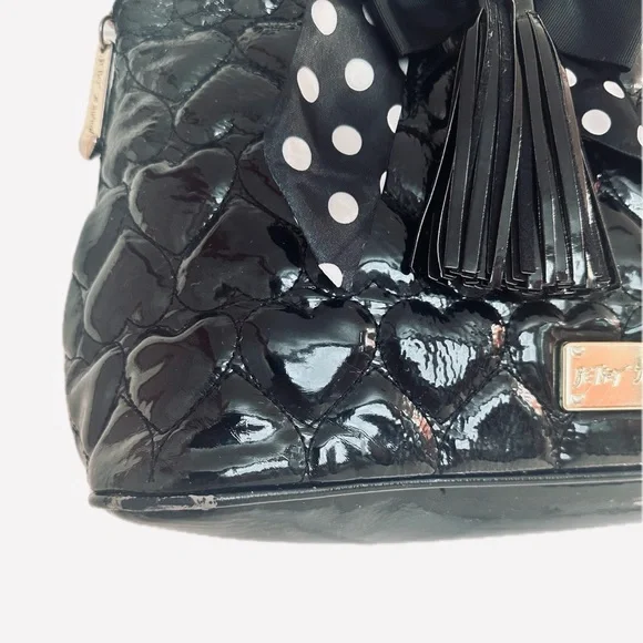 BETSEY JOHNSON ~ Large Black Quilted Hearts Handbag with Polka Dot Twilly - Picture 4 of 7